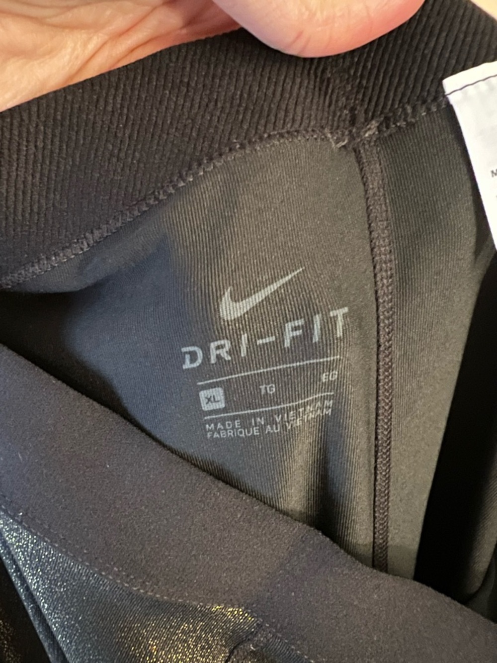 Nike Metallic Black and Gold Leggings with Matching Sports Bra - Picture 4 of 5